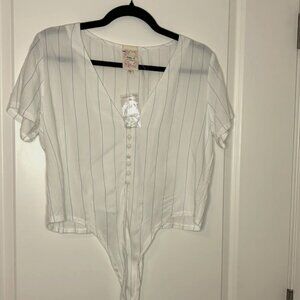 Robin K Heritage White with Thin Sky Blue Stripes Cropped SZ Small